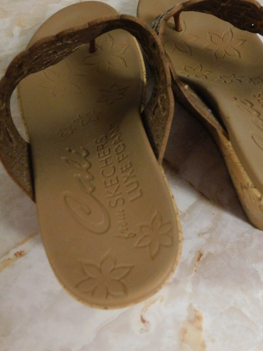 Cali from SKECHERS Luxe Foam Cork Wedge Sandals sz 9 - Picture 3 of 5